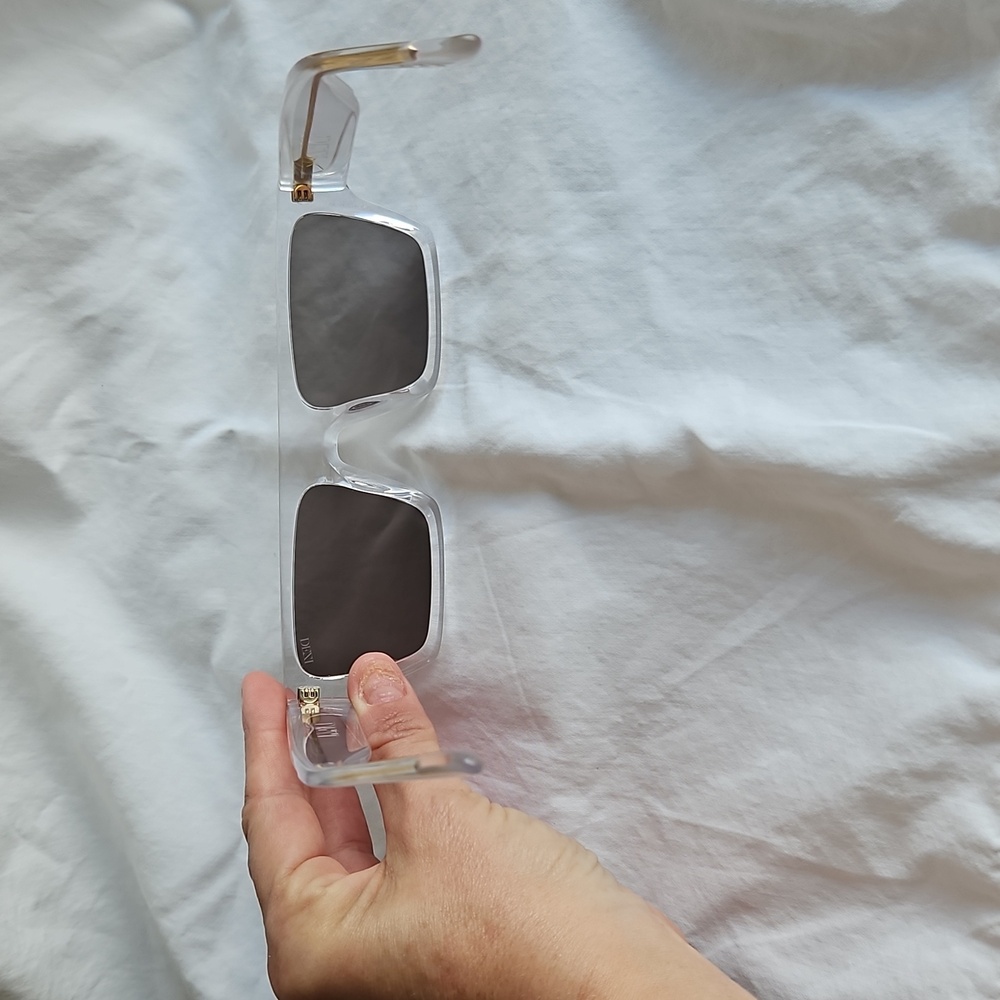 Nwot Dezi Clear Rectangular Sunglasses - image 6